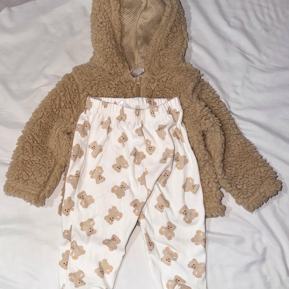 Assorted Baby clothing and footwear - Picture 4 of 8